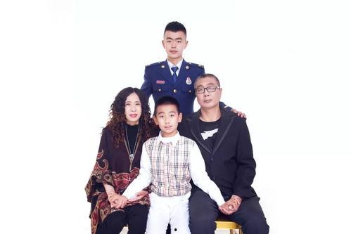 火国爆料全家福视频,家族成员齐聚一堂,温馨瞬间感动网友 第2张 火国爆料全家福视频,家族成员齐聚一堂,温馨瞬间感动网友 第2张